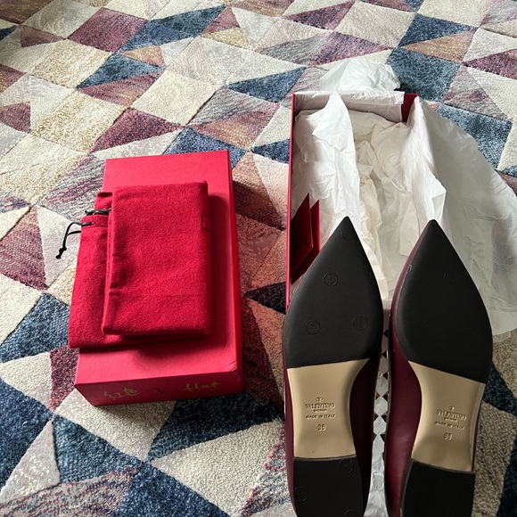 Valentino classic flat pointy toe, burgundy color - Picture 5 of 5